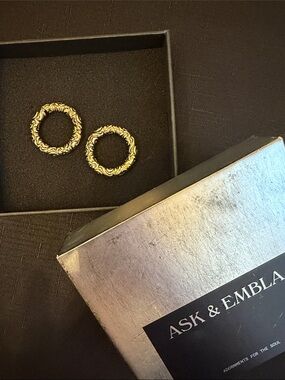 Ask & Embla Gold Textured Hoop Hangers